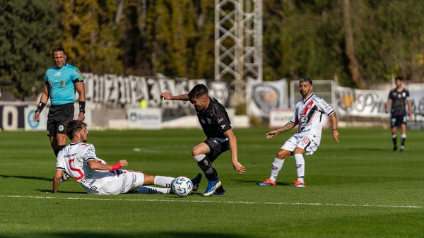 Innovation in Outdoor-Bekleidung: Revolutionäre Wasserabweisende Technologien für Unsichtbaren Komfort!